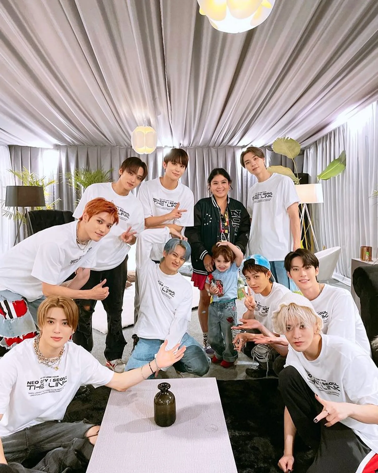 13 Momen Kebersamaan NCT 127 di Konser The Link dengan Seleb Indonesia