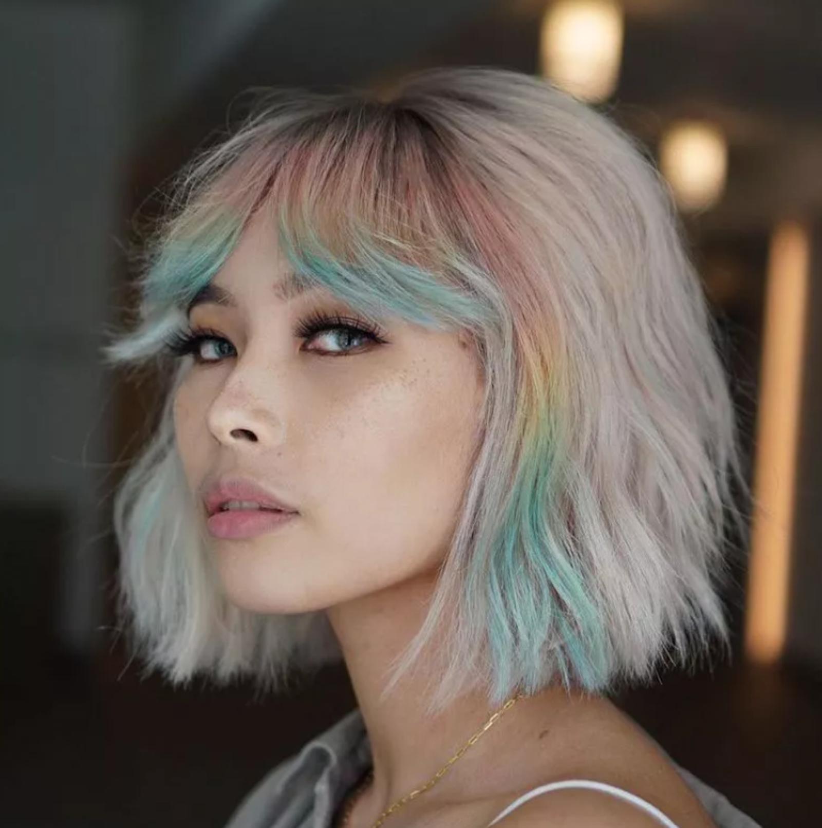 30 Warna Rambut yang Bagus untuk Wanita Rambut Pendek