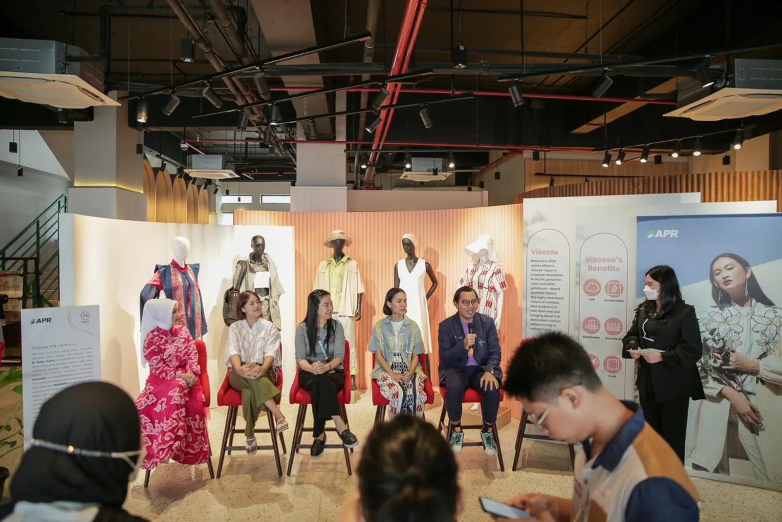 APR Hadirkan Re-See JFW 2023 Collection di Jakarta Fashion Hub