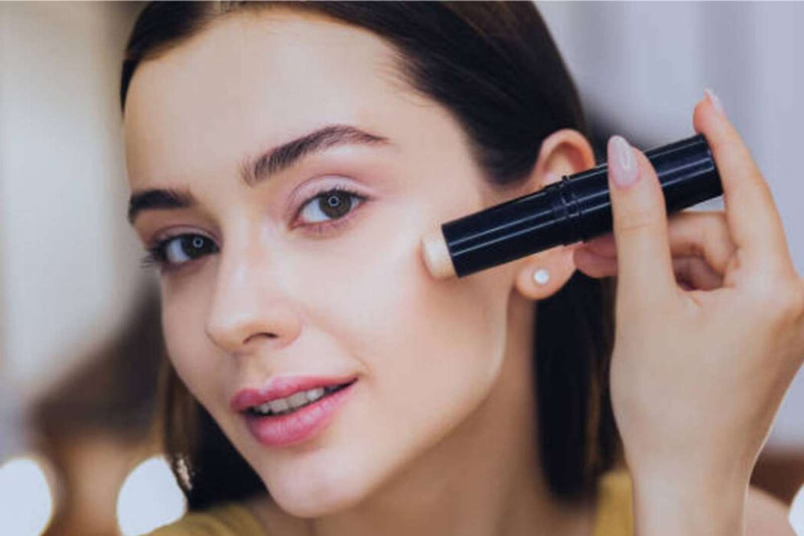 5 Cara Memilih Concealer yang Tepat, Anti Gagal! 