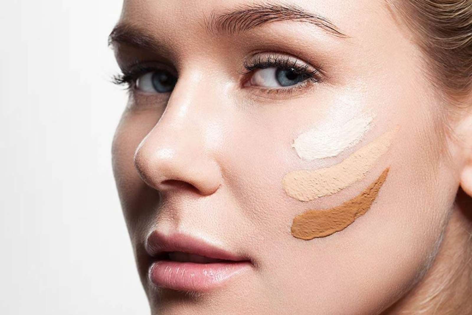 5 Cara Memilih Concealer yang Tepat, Anti Gagal! 