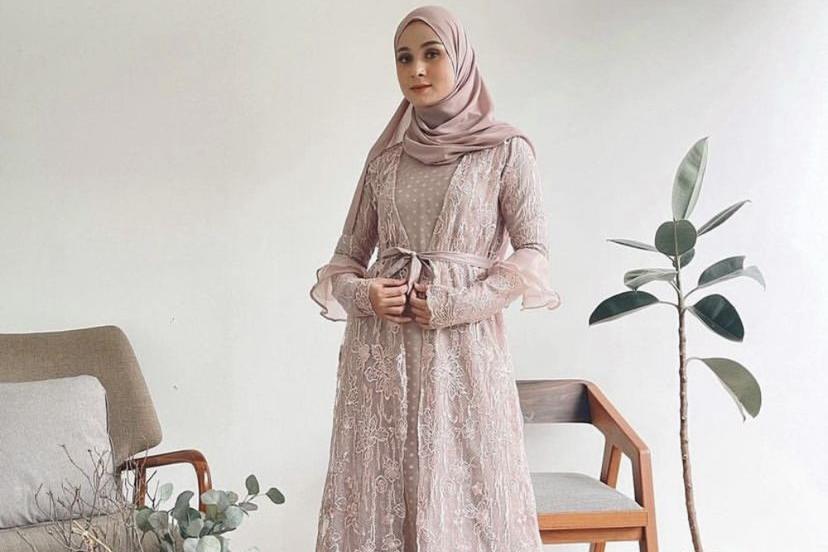 18 Model Gamis Brokat Terbaru untuk Remaja Kekinian