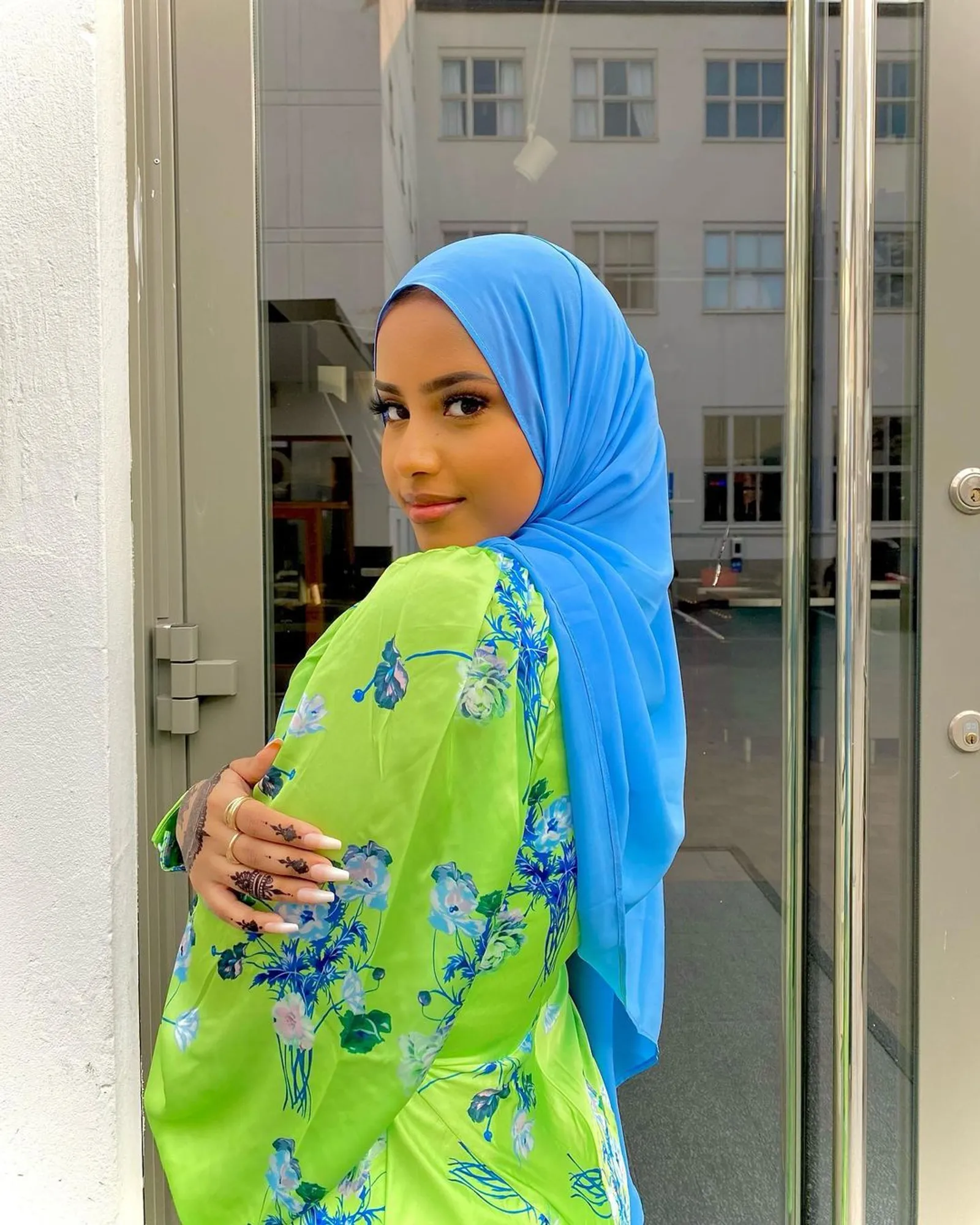 Rekomendasi Warna Hijab untuk Pemilik Warna Kulit Gelap