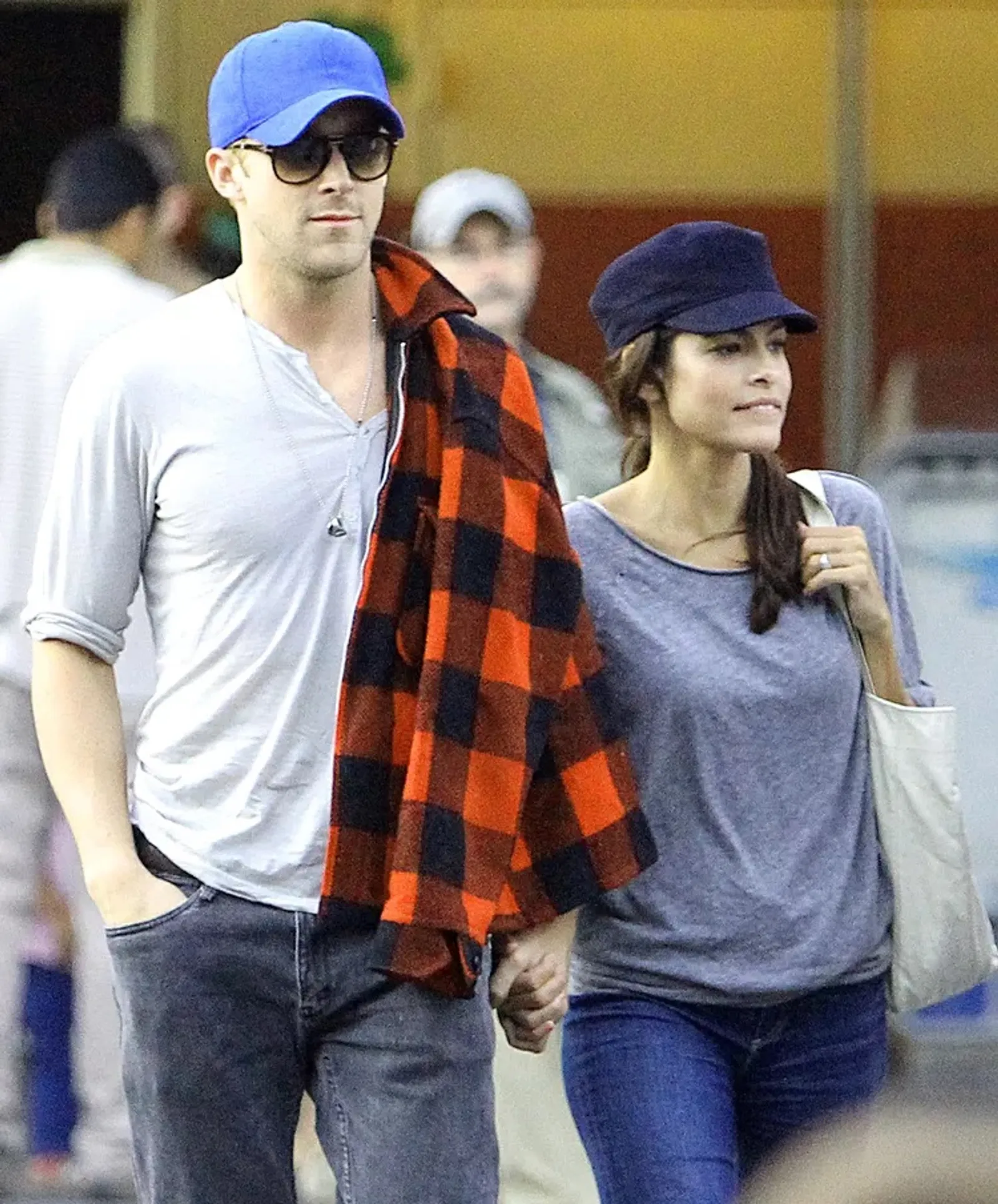 Rahasiakan Hubungan, Begini Perjalanan Cinta Ryan Gosling & Eva Mendes