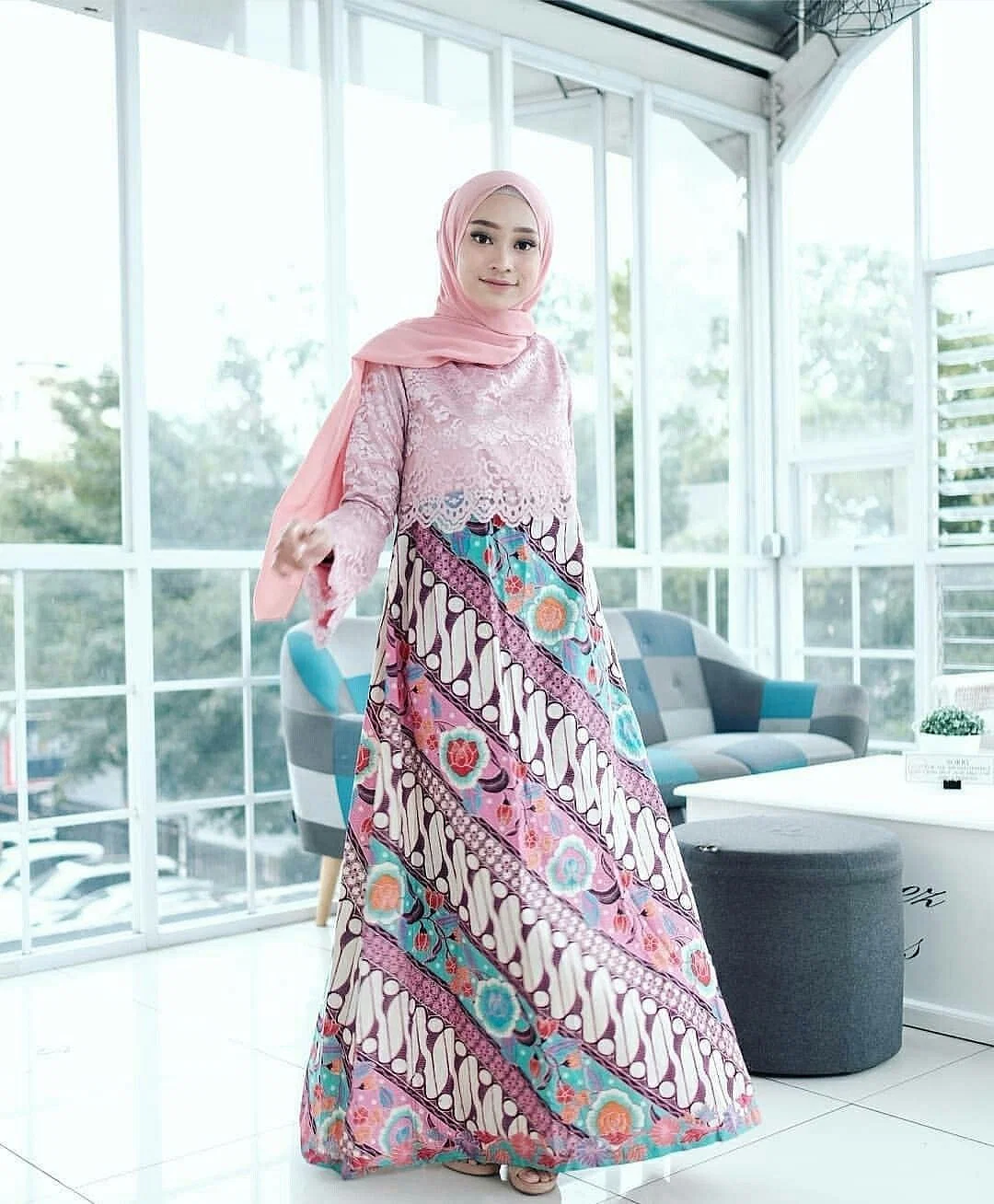 8 Model Gamis Batik Pesta yang Modern dan Elegan