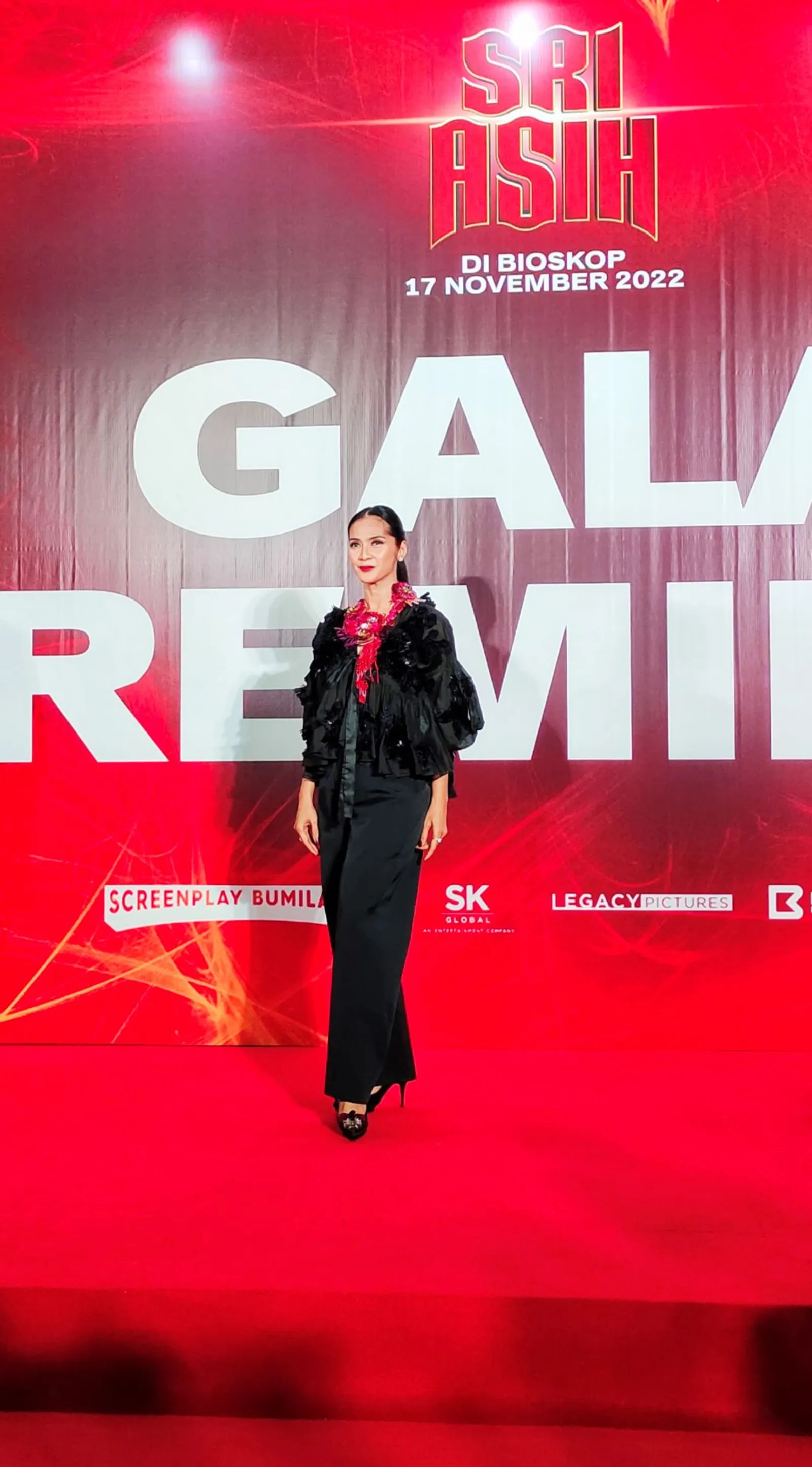 Gaya Para Pemain di Karpet Merah Gala Premiere 'Sri Asih'