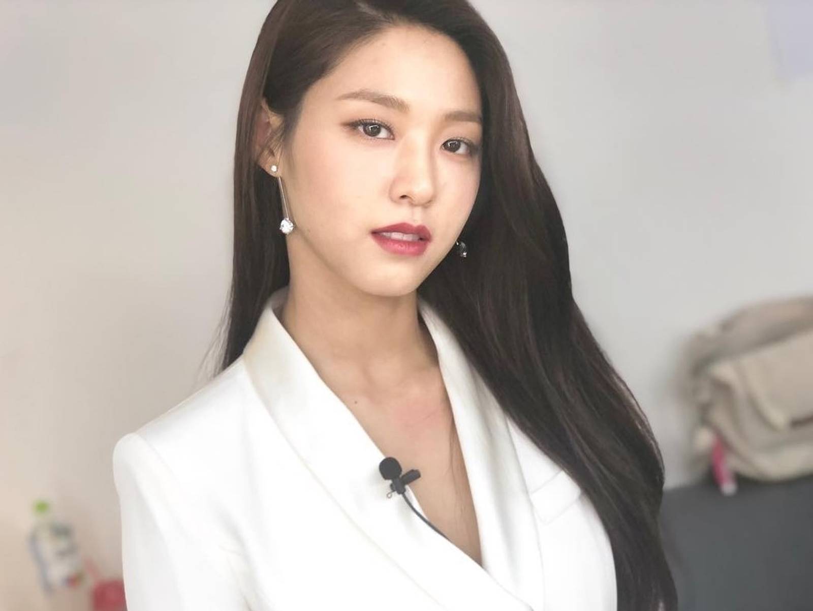 Fresh nan Memesona, Intip Inspirasi Riasan a la Seolhyun 