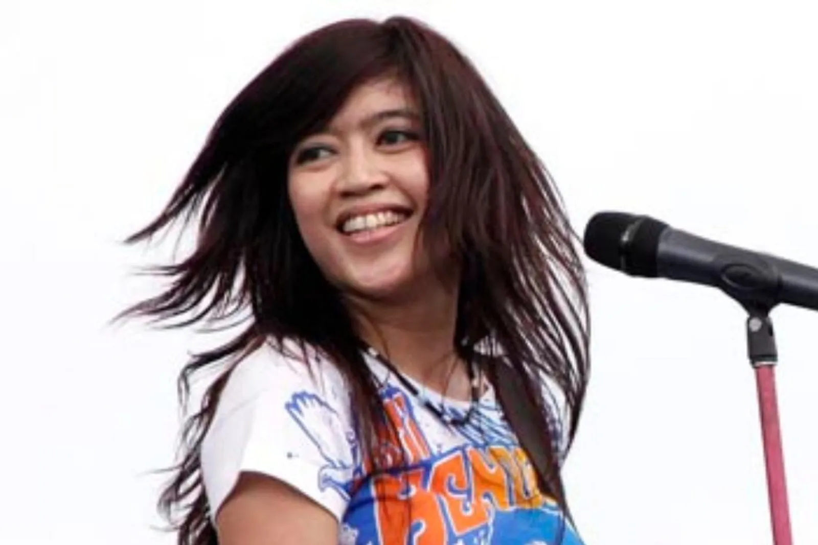 Widi 'Vierratale' dan Potret Lawas Vokalis Perempuan Band Indonesia