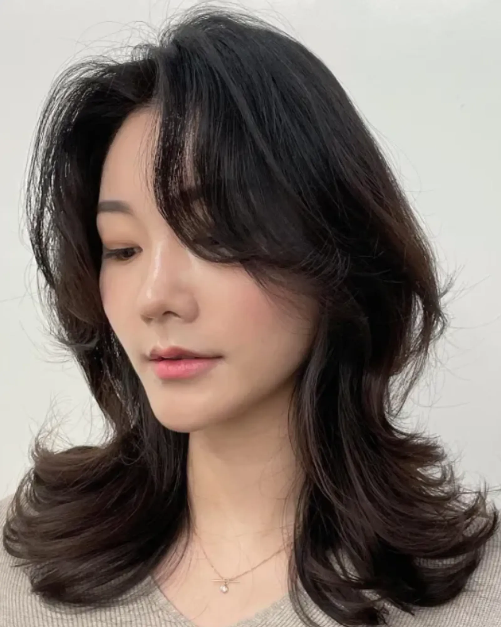 11 Model Potongan Rambut Layer Pendek Sebahu Kekinian