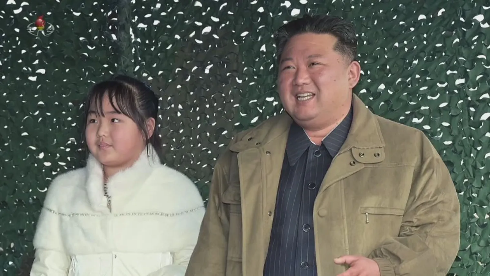 Perdana Tampil di Publik, Ini 7 Potret Kim Jong Un & Anak Perempuannya