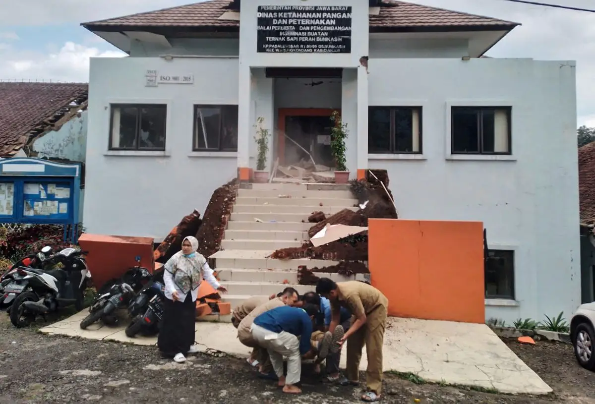 11 Potret Kerusakan Gempa di Cianjur, Rumah Warga Banyak Terdampak