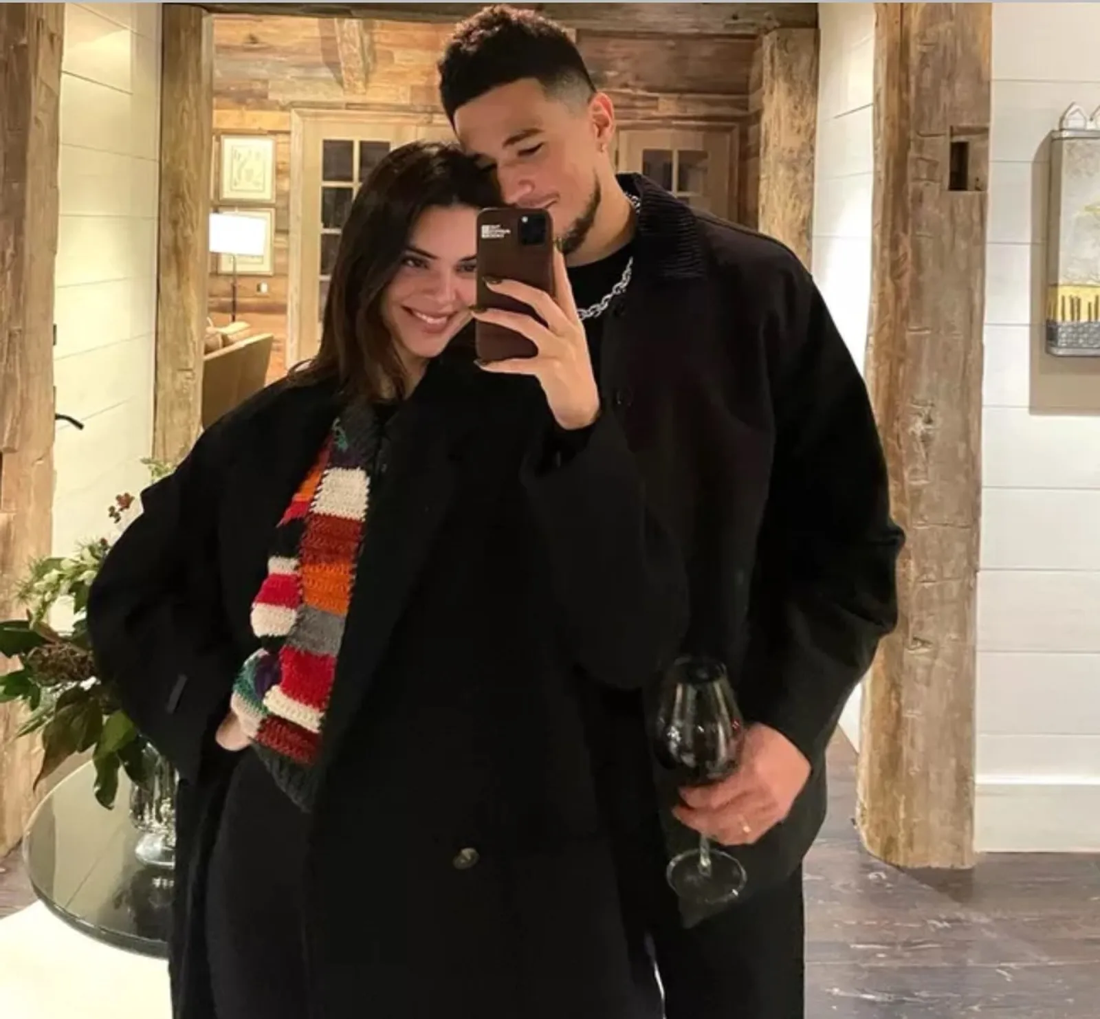 Putus Lagi! 10 Potret Kendall Jenner dan Devin Booker Saat Pacaran