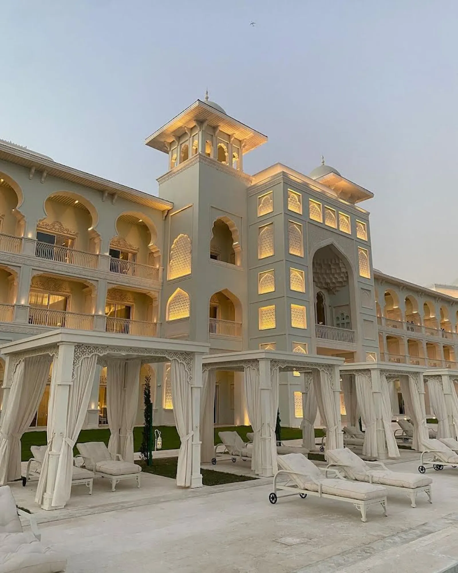 Bak Bangsawan, 10 Potret Hotel Mewah Jungkook 'BTS' saat di Qatar