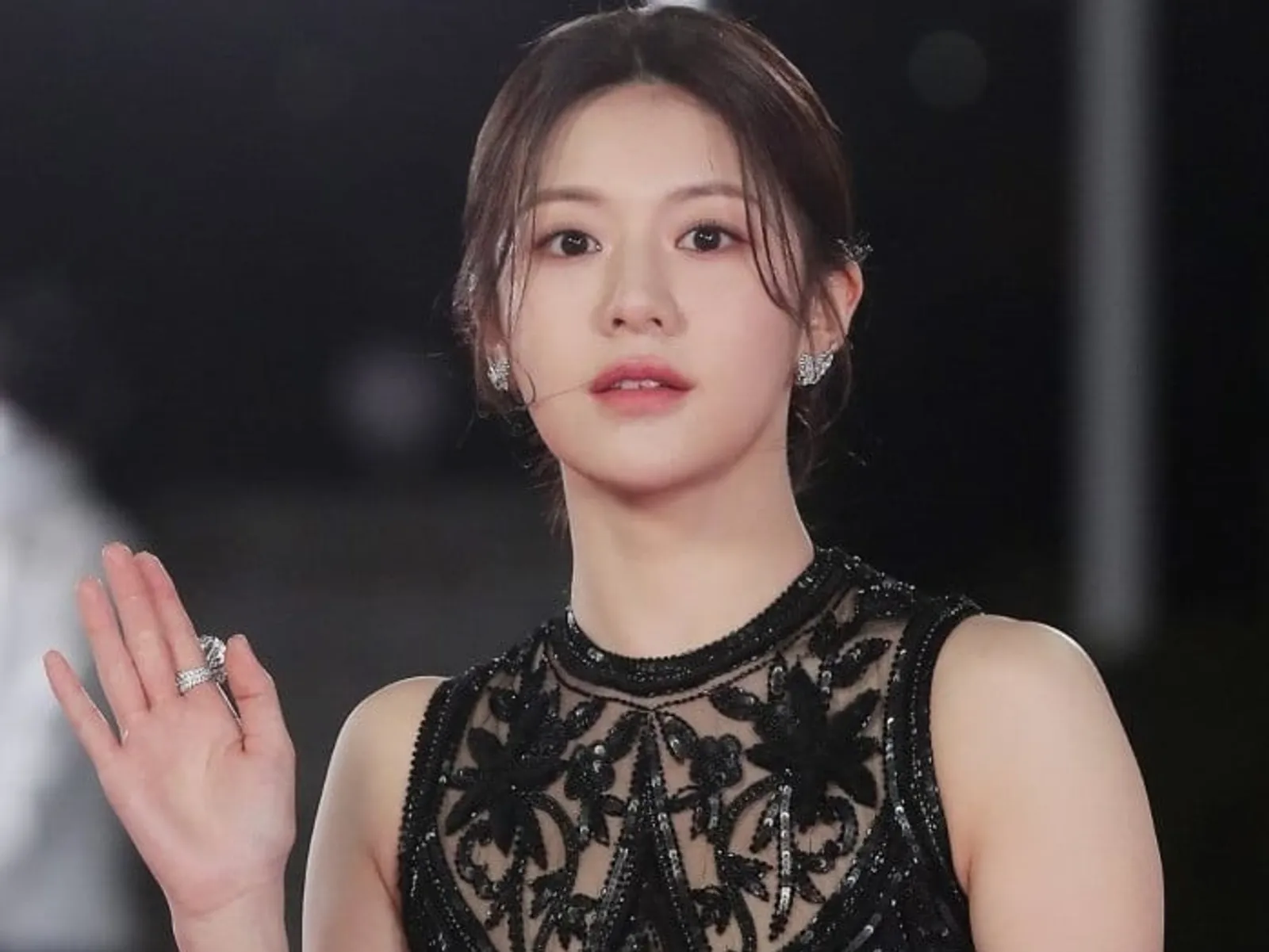 Menarik Perhatian di Blue Dragon Film Awards, Ini Pesona Go Yoon Jung