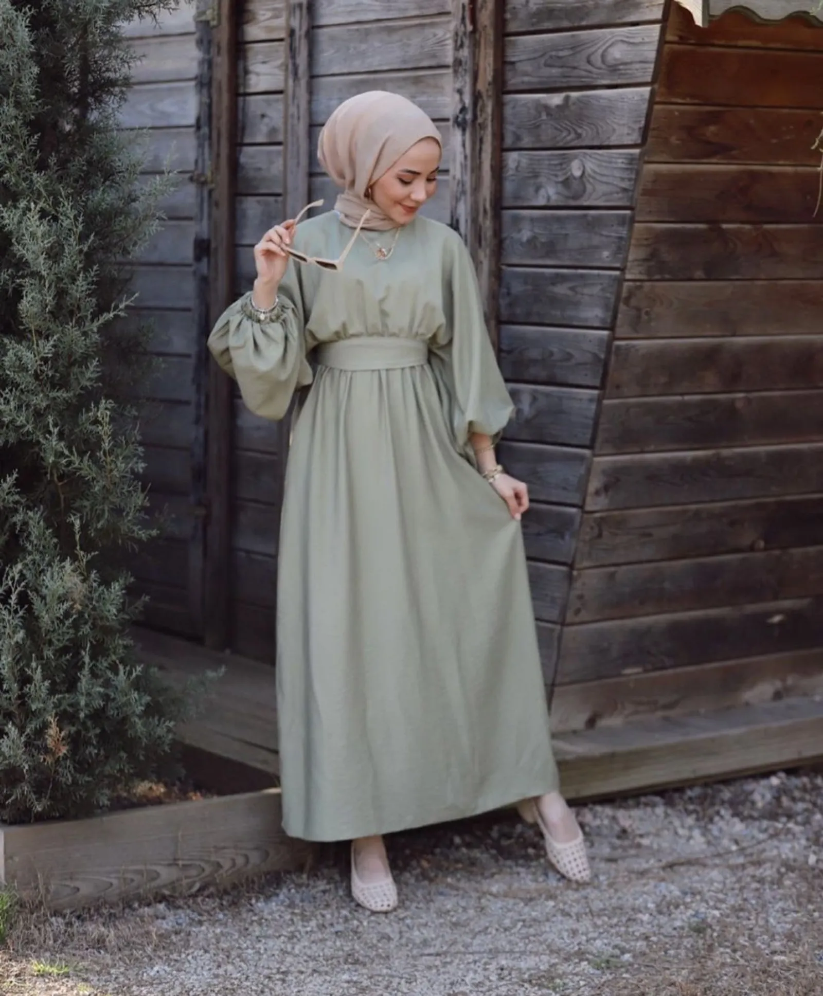 10 Model Baju Gamis Lengan Balon Terbaru, Manis dan Trendi!