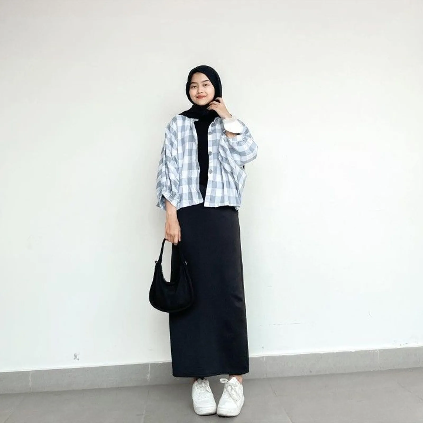 11 OOTD Inner Dress Hitam yang Simpel tapi Fashionable