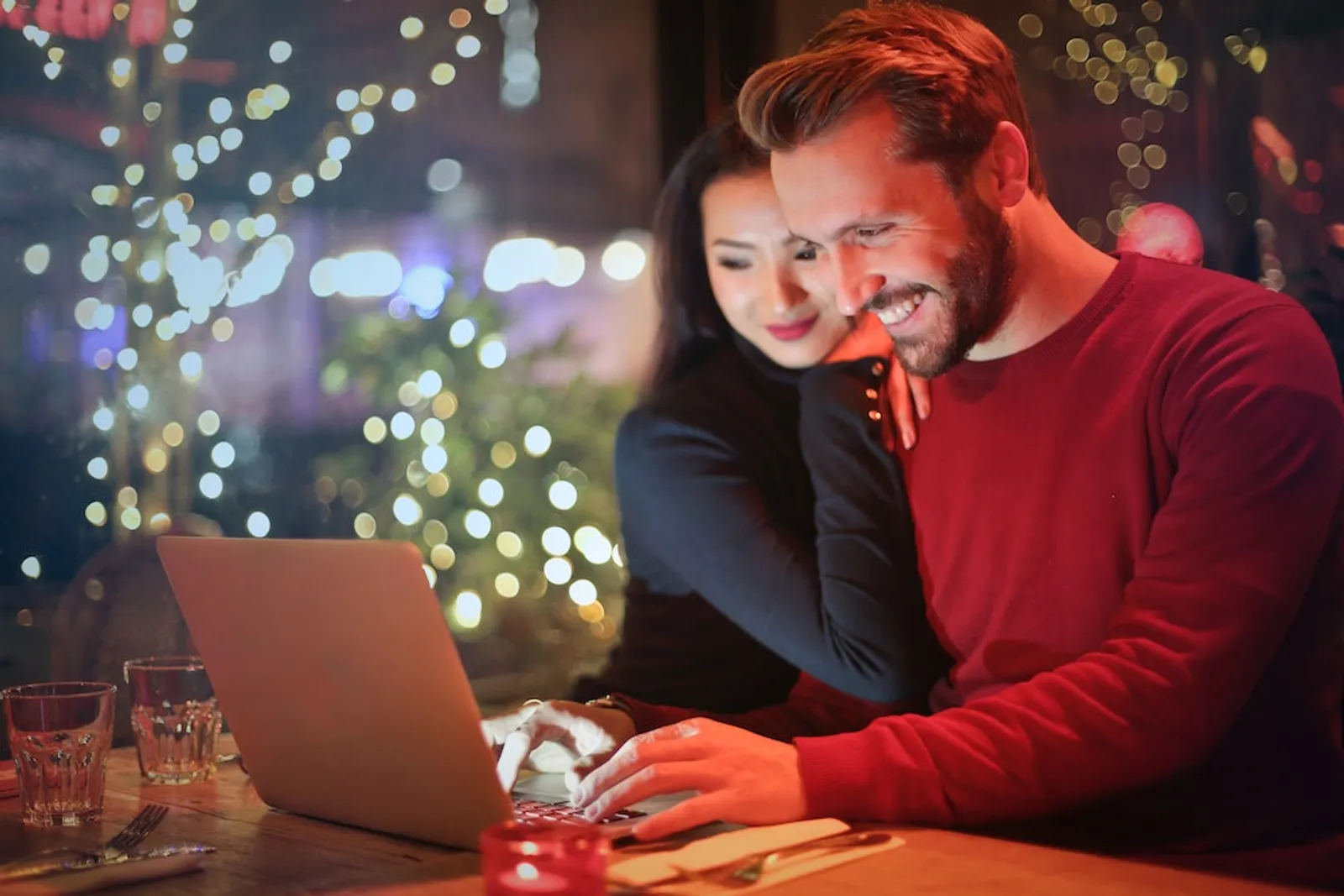 5 Cara Romantis Merayakan Natal Bersama Pasangan untuk Pertama Kali 