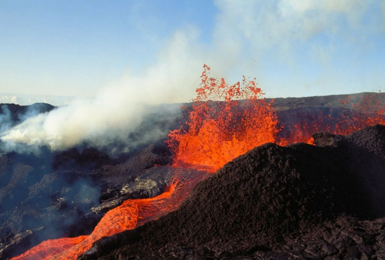 Termasuk Mauna Loa, Ini 8 Gunung Berapi Paling Berbahaya di Dunia