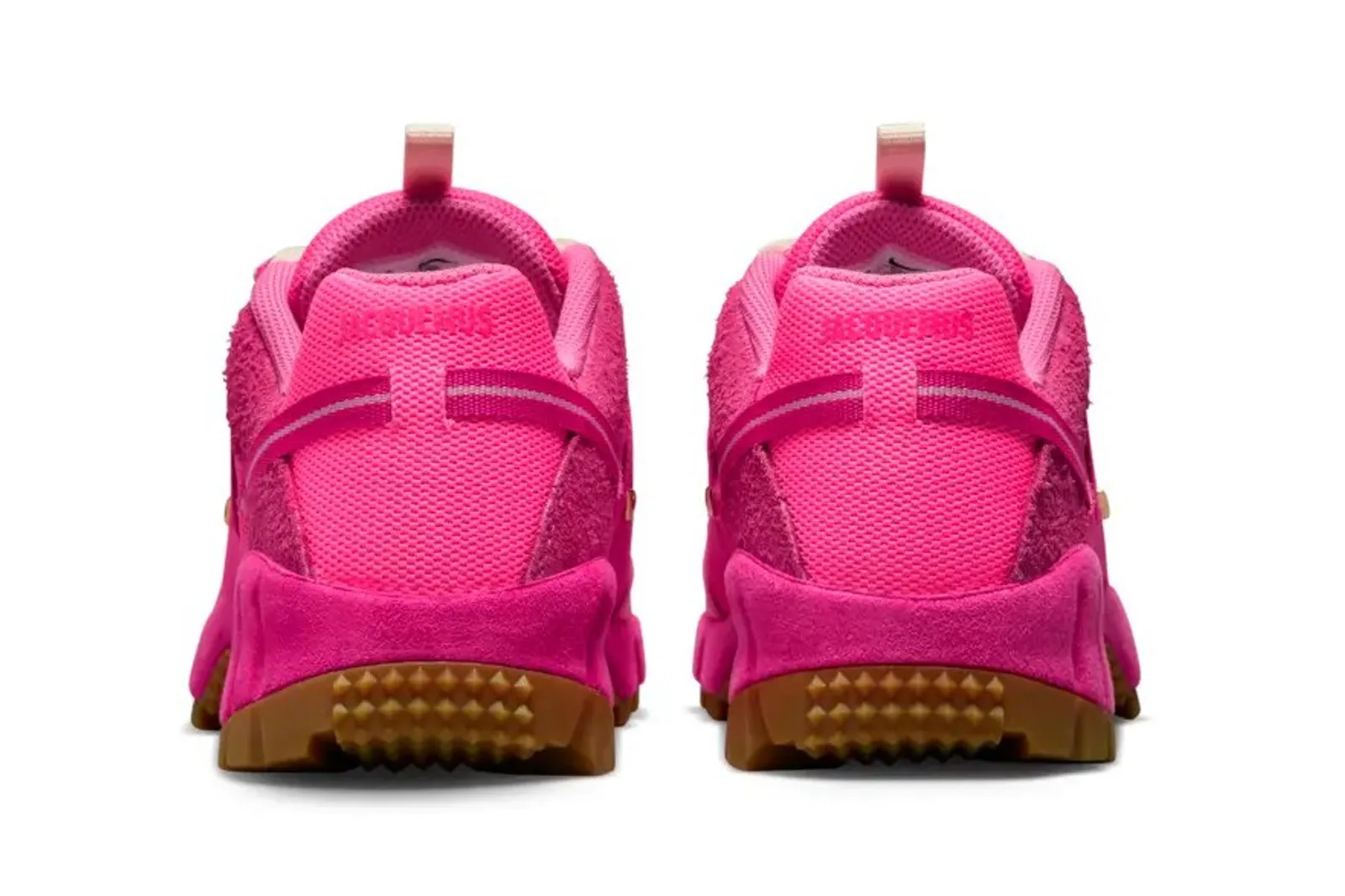 Detail Keren Sneaker Jacquemus x Nike Air Humara LX 'Pink Flash'