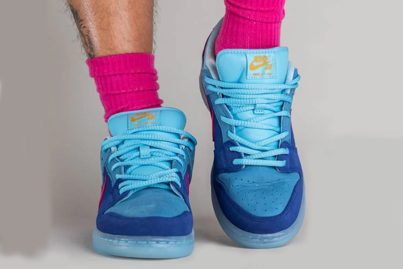 Detail Keren di Sepatu Run the Jewels x Nike SB Dunk Low