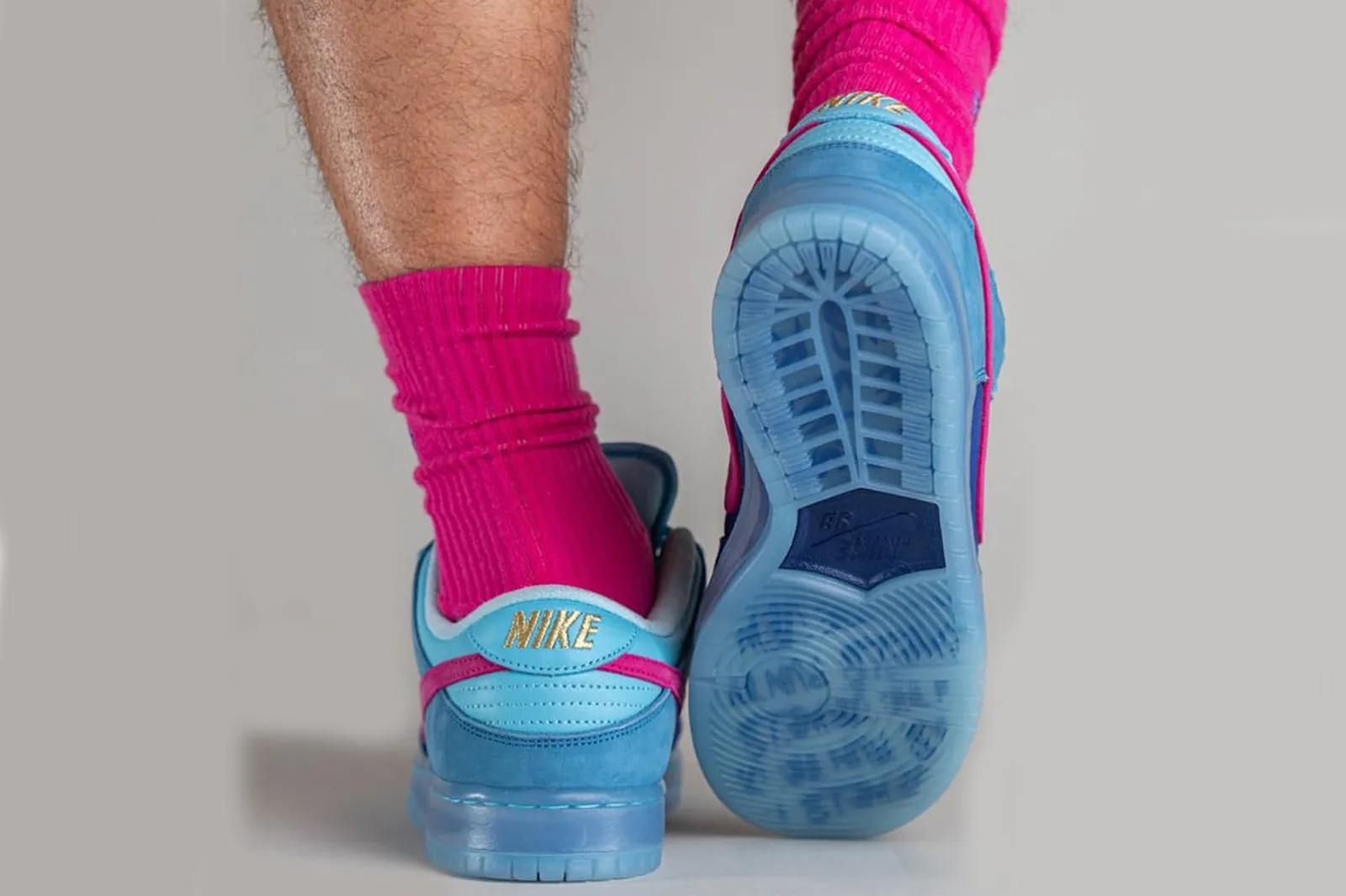 Detail Keren di Sepatu Run the Jewels x Nike SB Dunk Low
