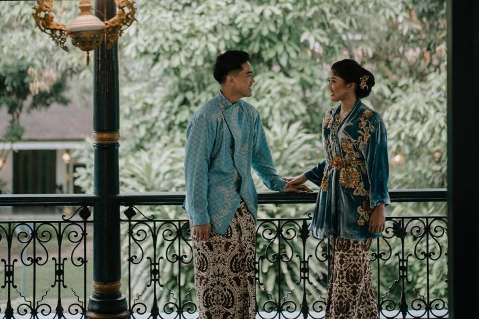 Kental akan Budaya, Ini Gaya Pre-Wedding Kaesang dan Erina