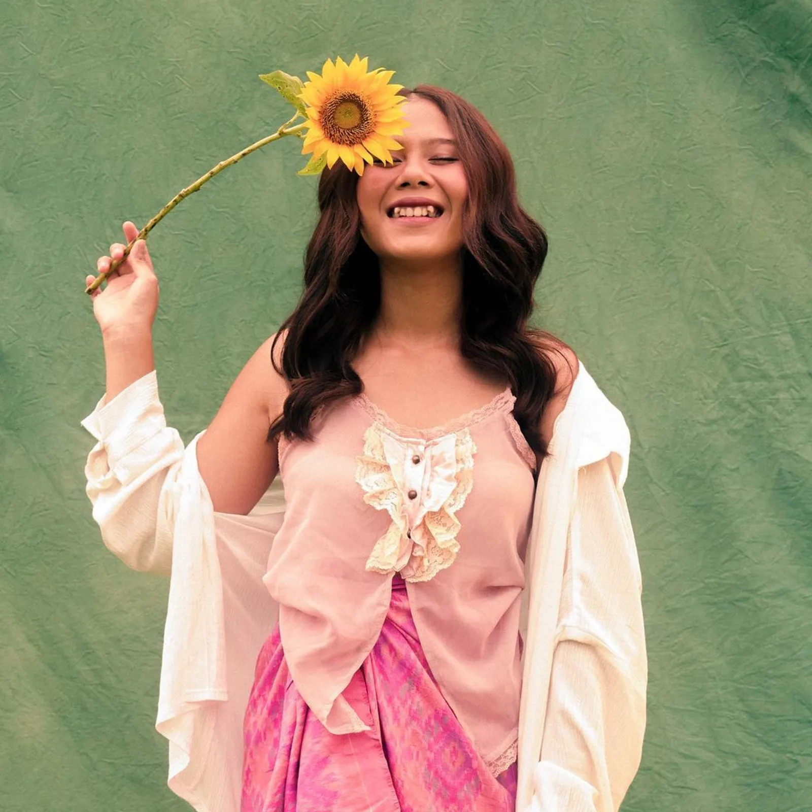 Potret Manis Nadin Amizah, Penyanyi Muda Indonesia Berbakat