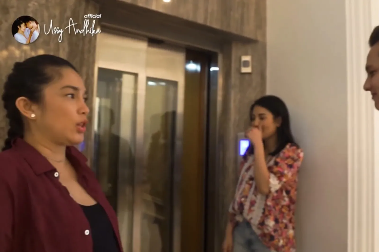 17 Artis Ini Punya Rumah yang Dilengkapi Lift, Mewah Banget!