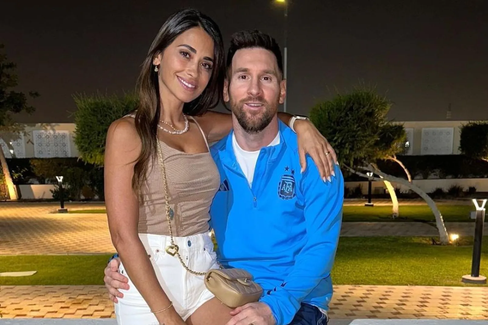 Dukung Suami, 9 Momen Antonela Istri Messi Nonton Piala Dunia di Qatar
