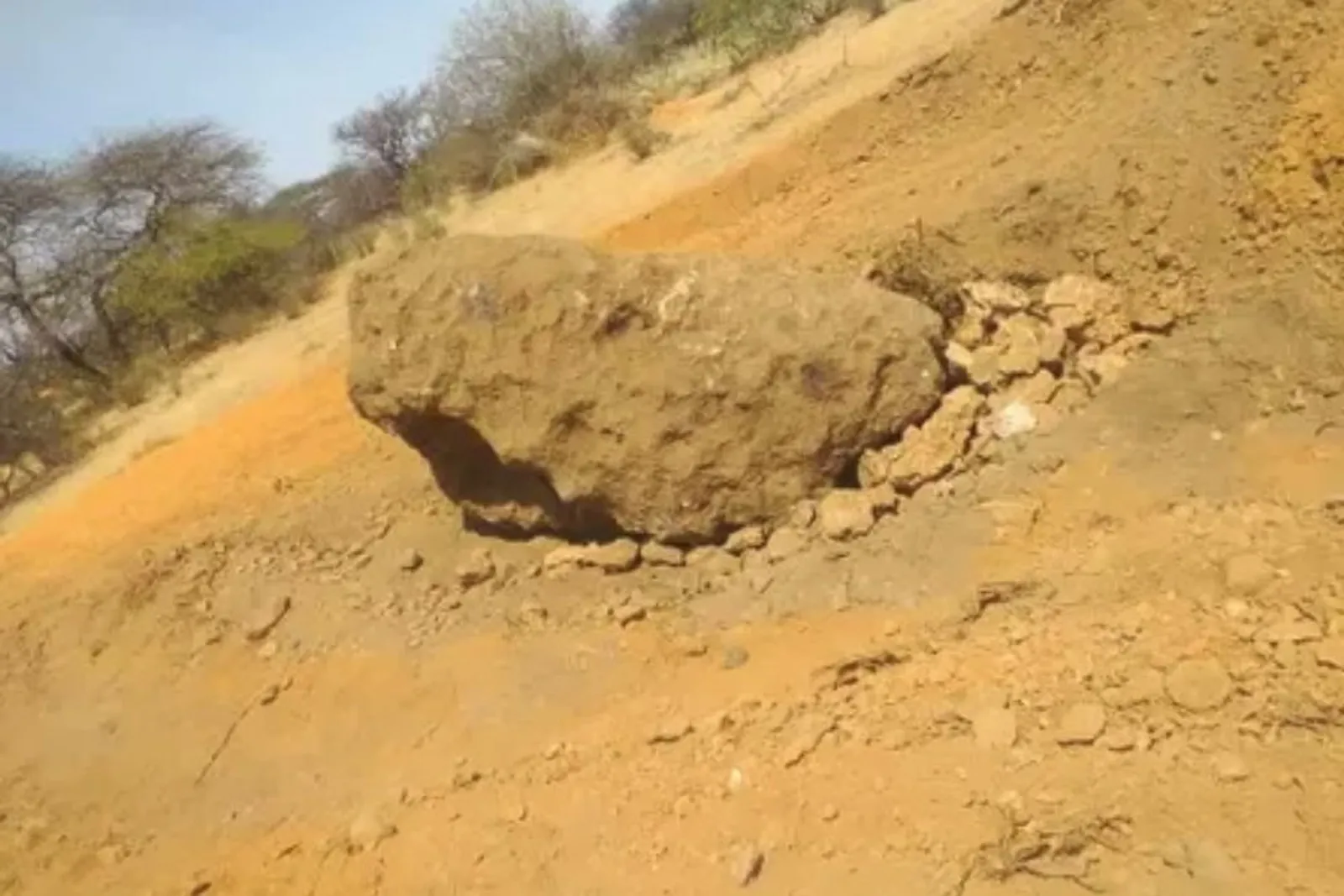 Mengejutkan, Ada Temuan Bahan Mineral Asing di Meteorit Ini