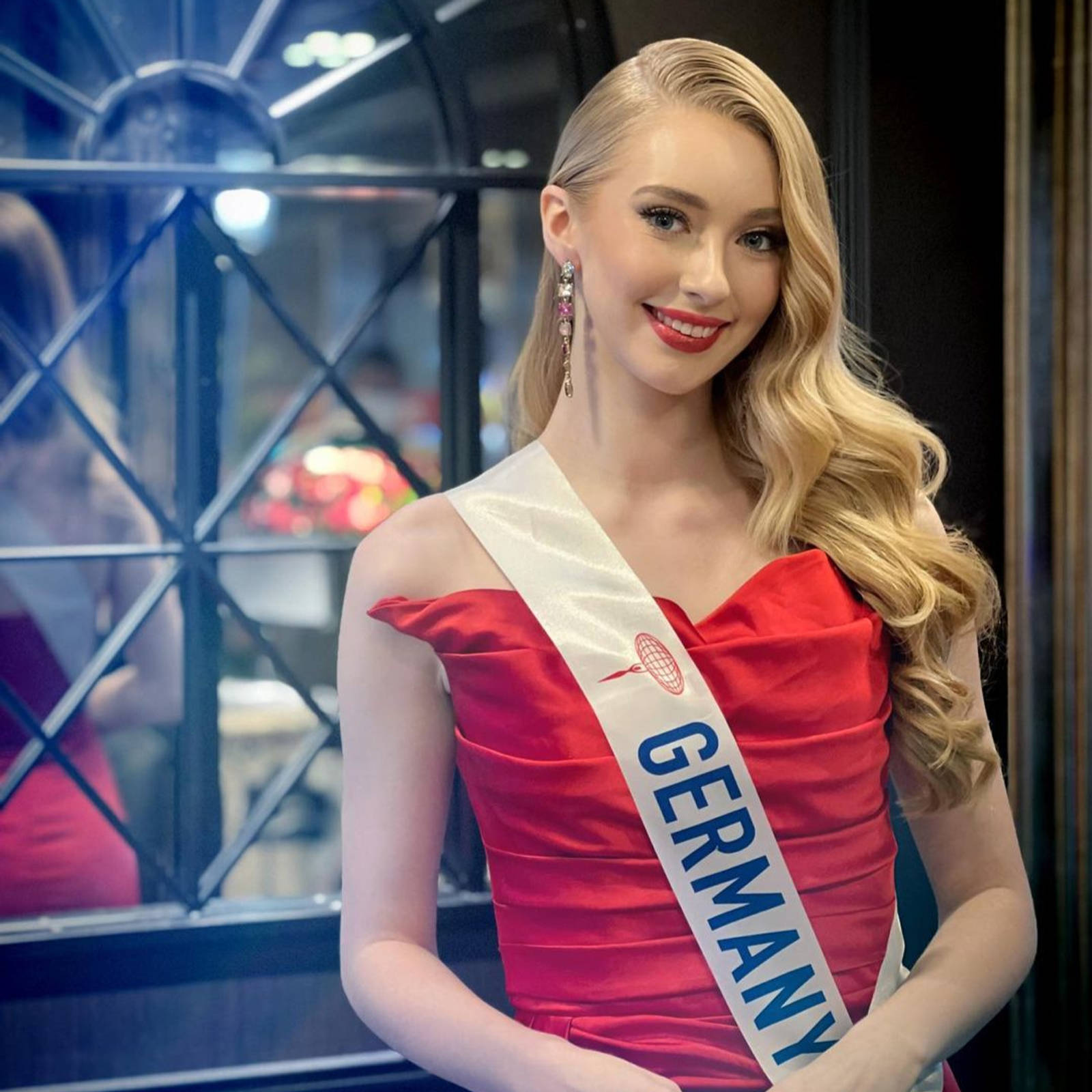 Potret Memukau Jasmin Selberg, Juara Miss International 2022