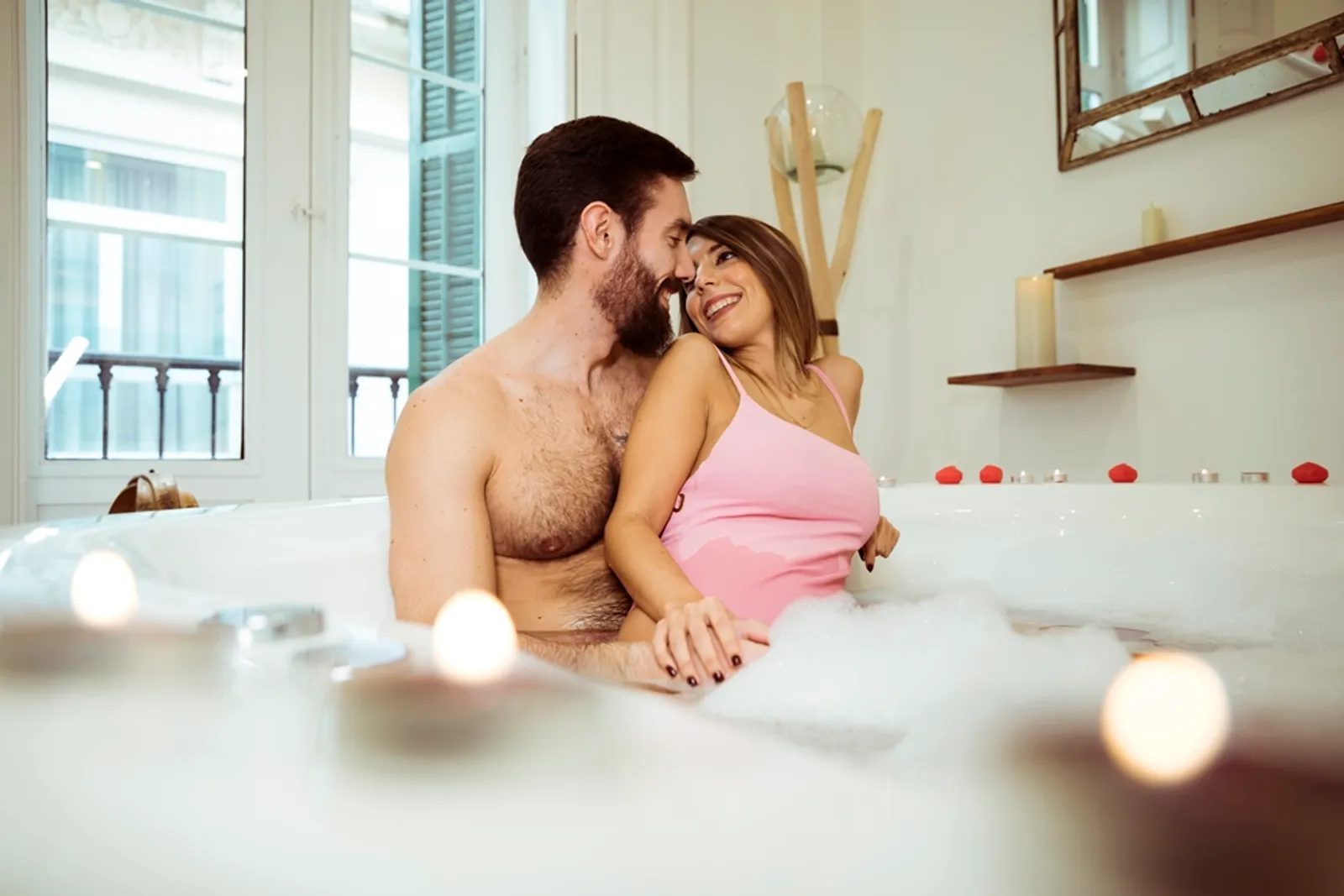 Suami Catat! 5 Cara yang Bisa Bantu Istri Percaya Diri dengan Tubuhnya