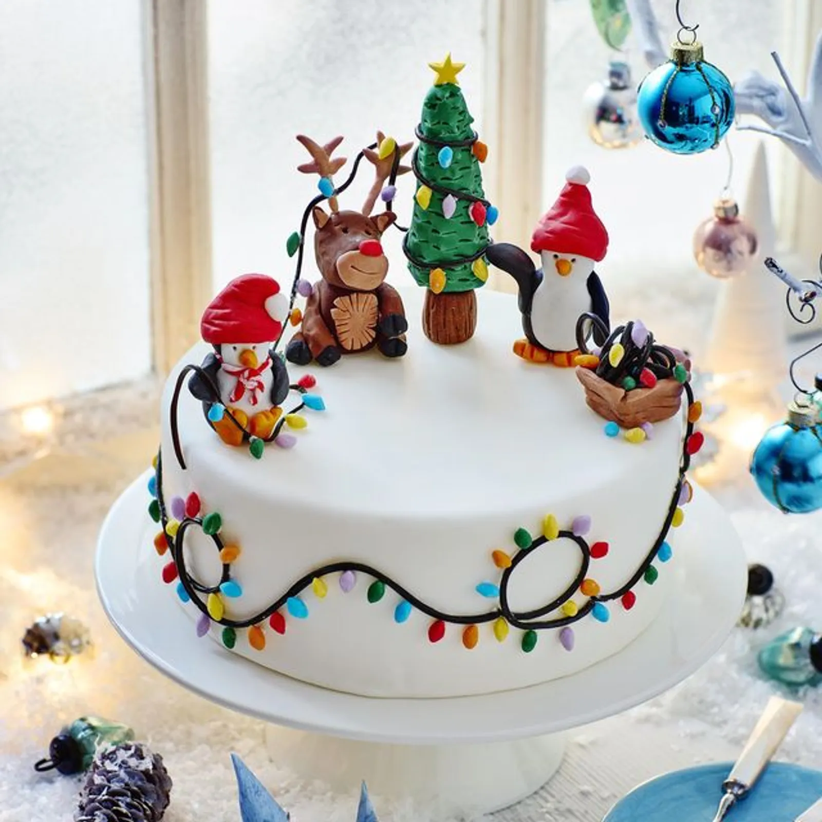 10 Desain Kue Tart Bertemakan Natal Penuh Warna dan Unik