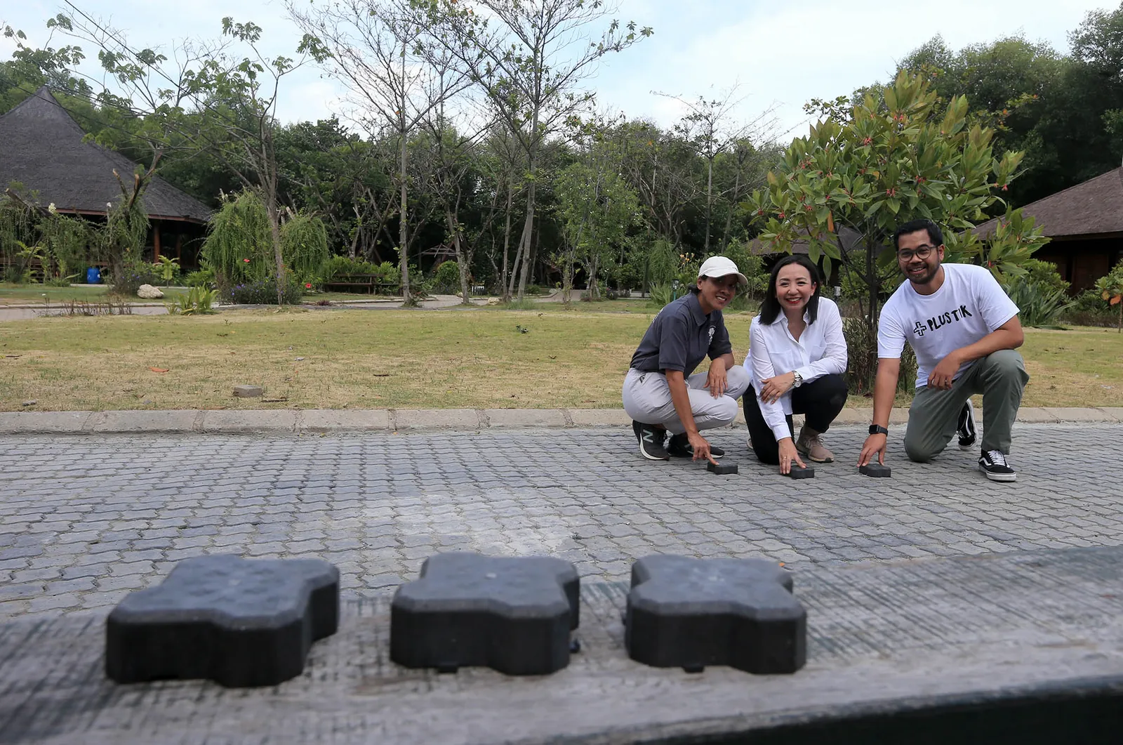 Samsonite Aspal 100 Ribu Paving Block untuk Lindungi Hutan Mangrove