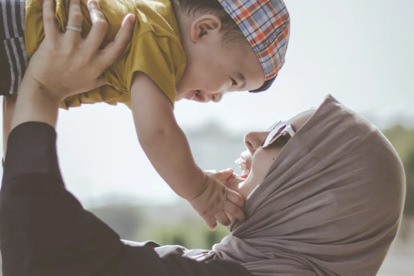 Hukum Merayakan Hari Ibu dalam Islam, Apakah Diperbolehkan?