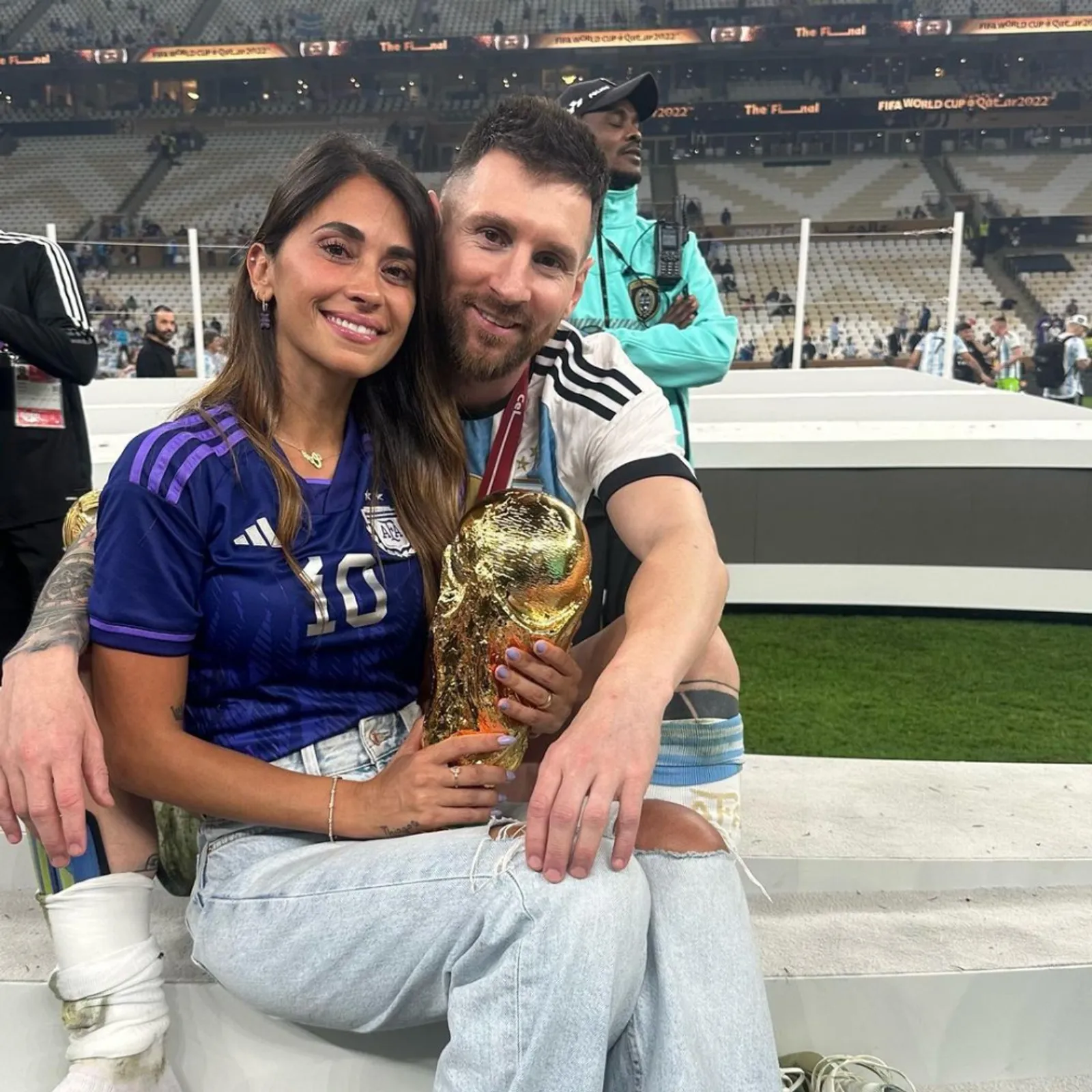 Juara Piala Dunia, 8 Potret Mesra Pemain Argentina Bersama Pasangan