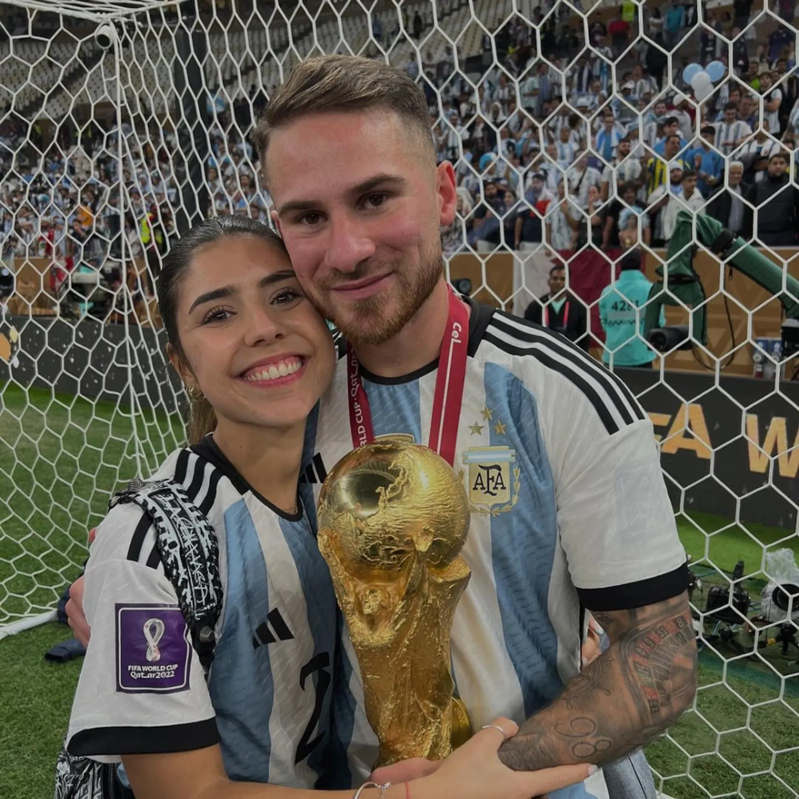 Juara Piala Dunia, 8 Potret Mesra Pemain Argentina Bersama Pasangan