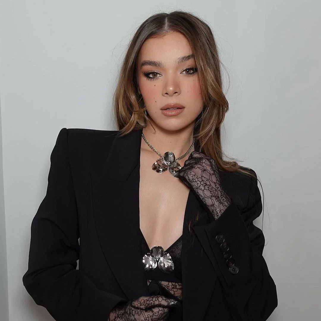 Inspirasi Gaya Rambut a la Hailee Steinfeld 