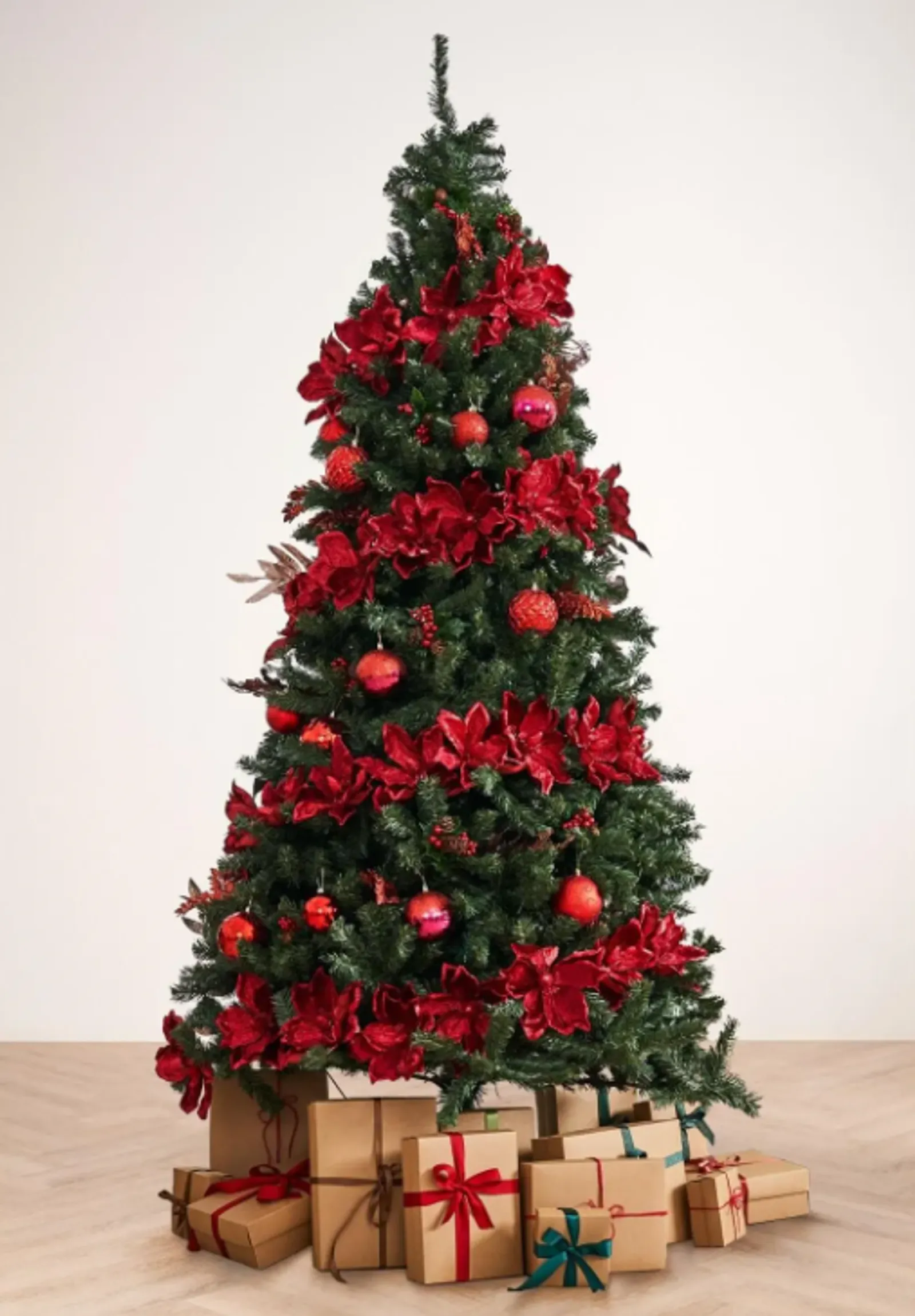 10 Dekorasi Pohon Natal Terbaru yang Kreatif dan Meriah