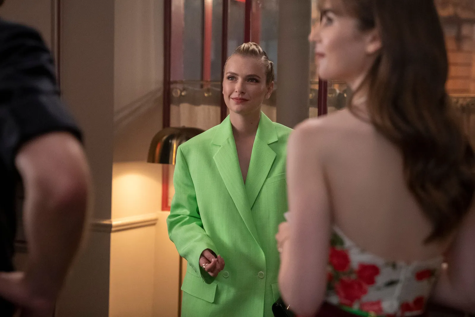 Gaya Ikonik Para Karakter di Serial Netflix Emily In Paris Season 3