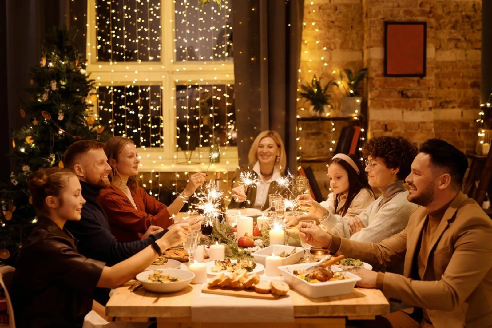 7 Tips Ketemu Keluarga Pacar Saat Pesta Natal dan Tahun Baru