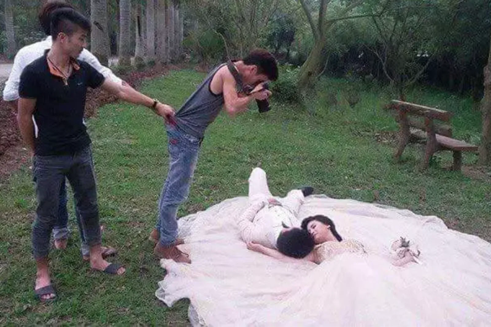 10 Potret Perjuangan Fotografer Saat Mengabadikan Momen Pernikahan