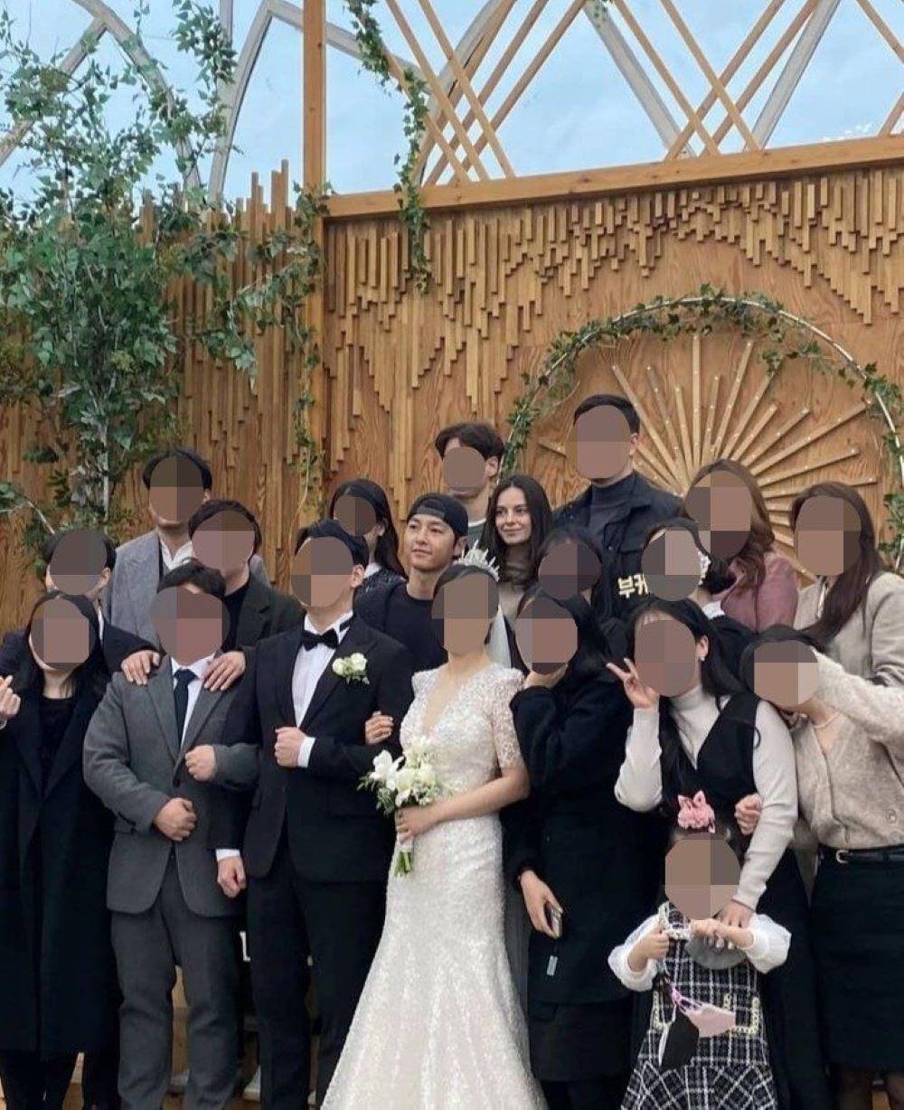 Nempel Terus, 10 Potret Kebersamaan Song Joong Ki dengan Pacar Bulenya