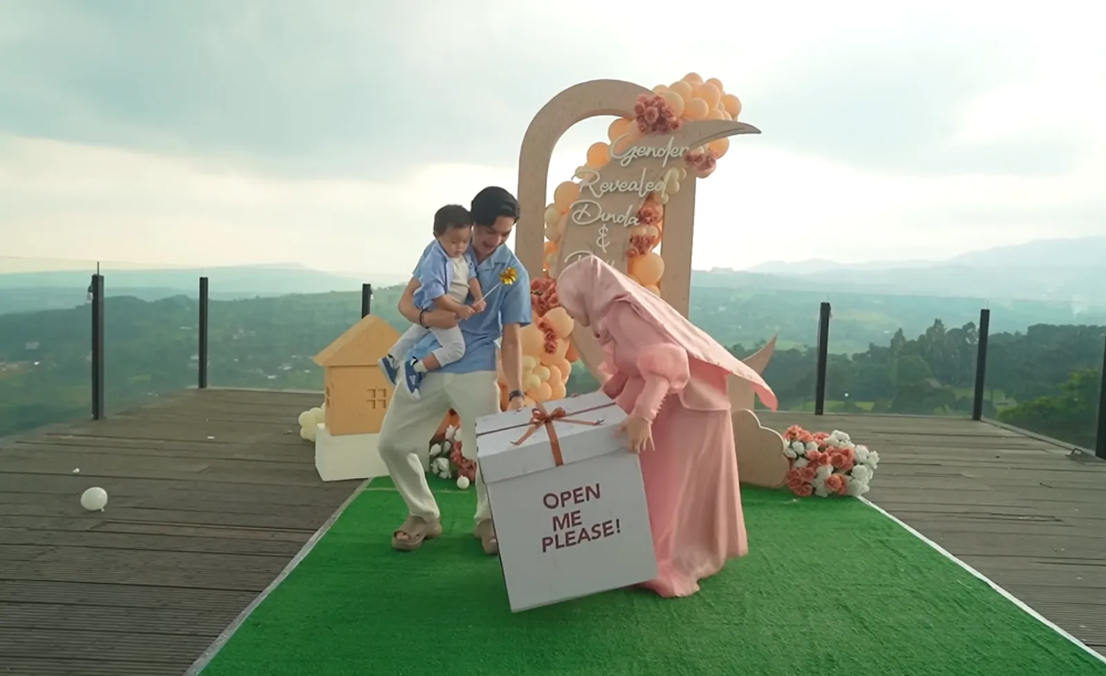 9 Momen Gender Reveal Anak Kedua Dinda Hauw dan Rey Mbayang