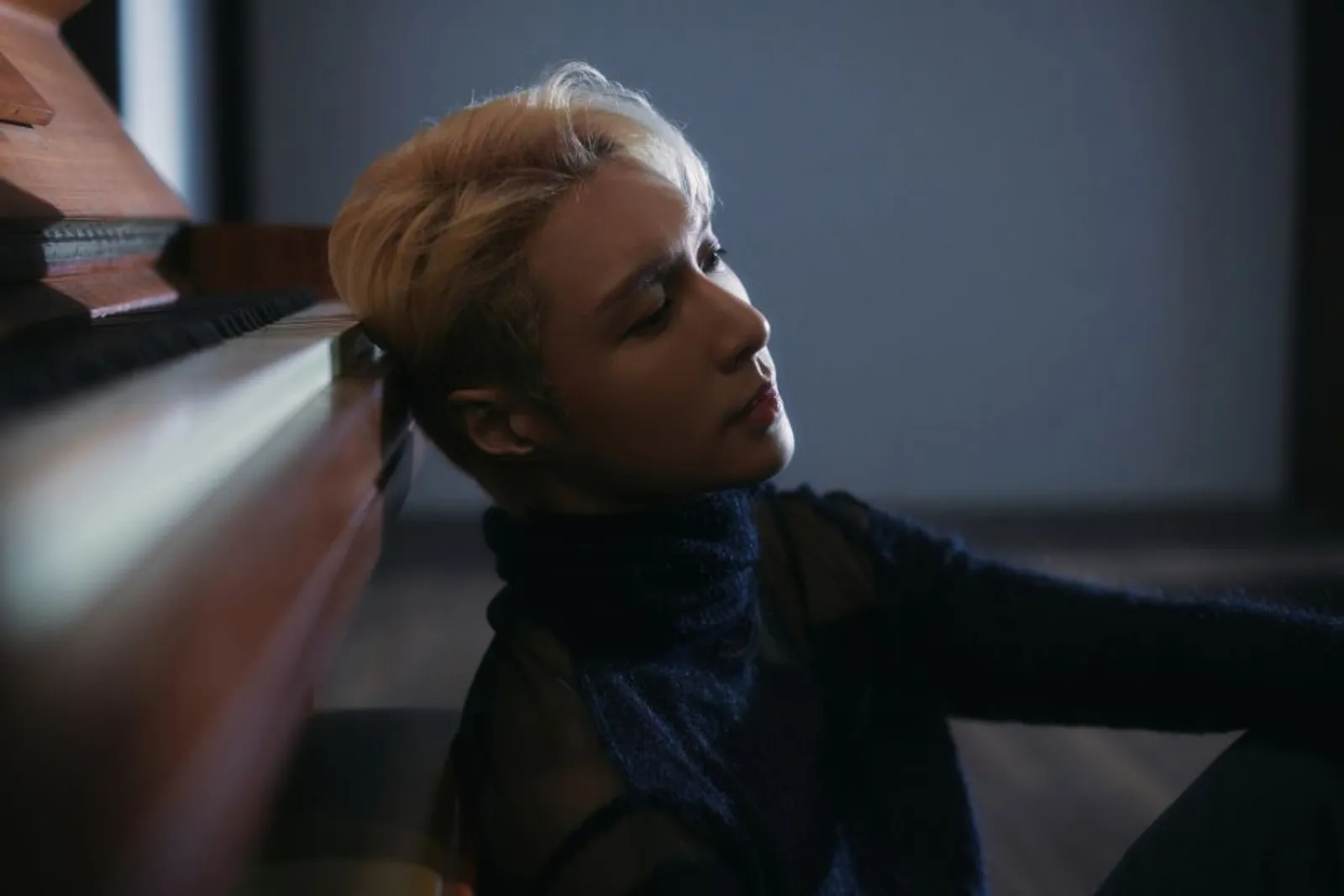 Sendunya Proses Move On Lay Zhang dalam Single "Nothing With Me"