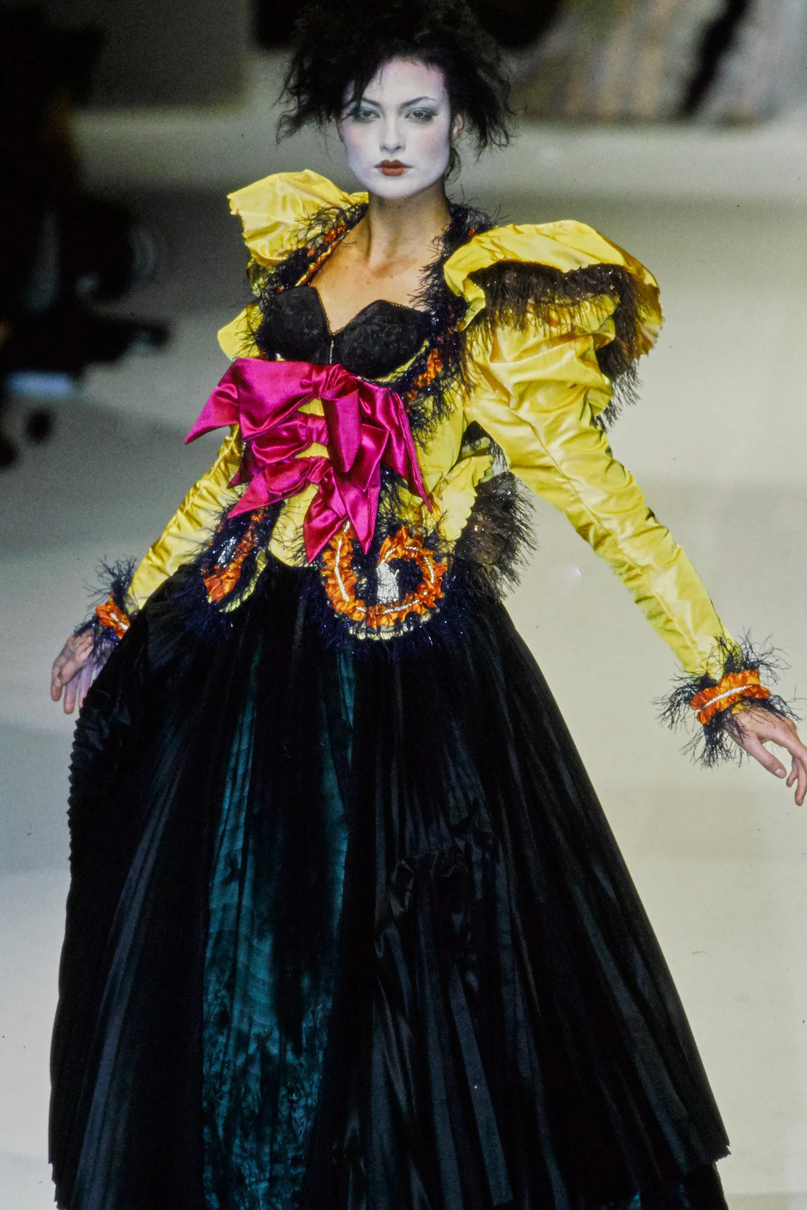 7 Koleksi Ikonik Vivienne Westwood Sepanjang Masa