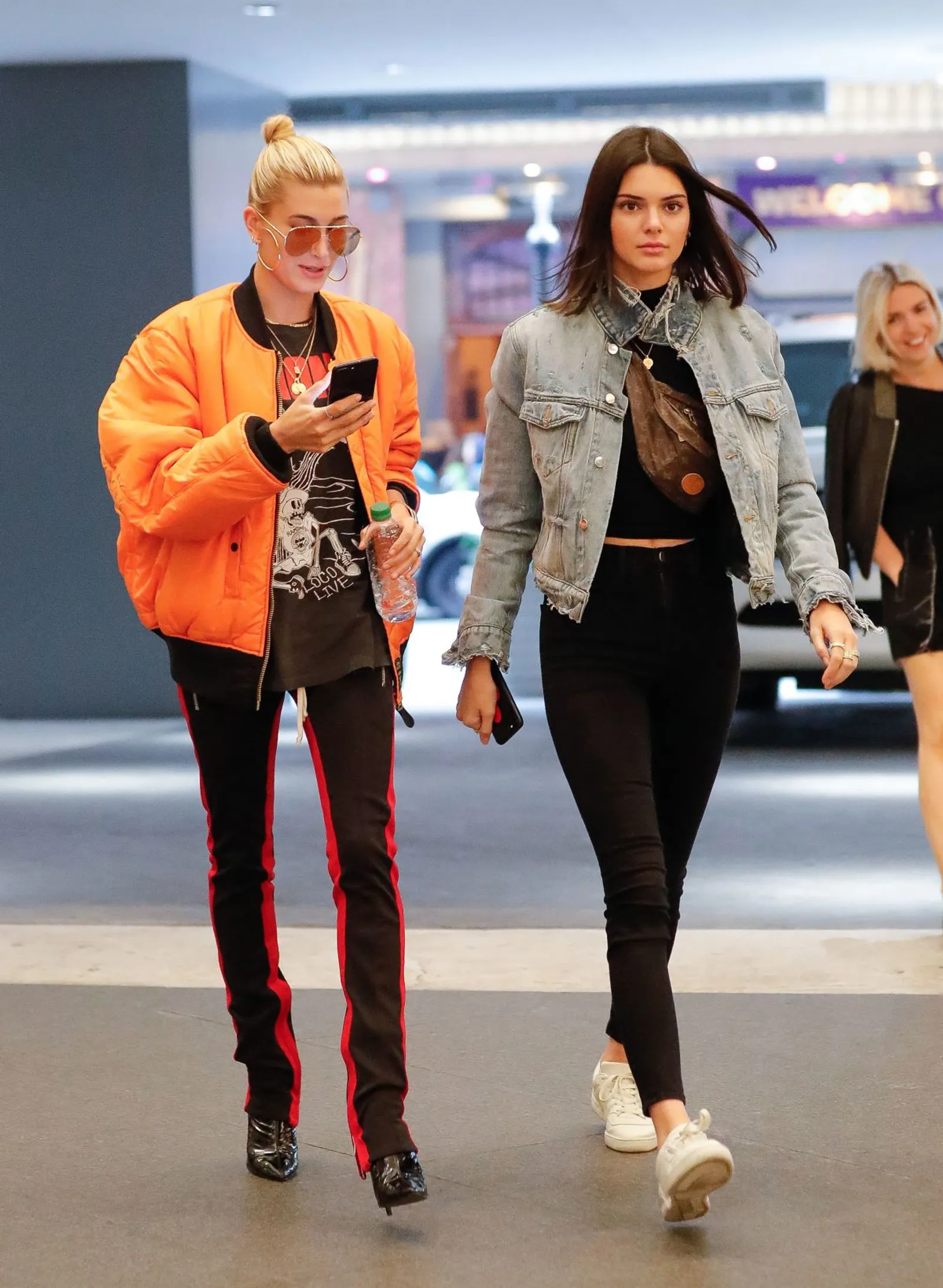 OOTD Kendall Jenner dan Hailey Bieber Saat Pergi Berdua