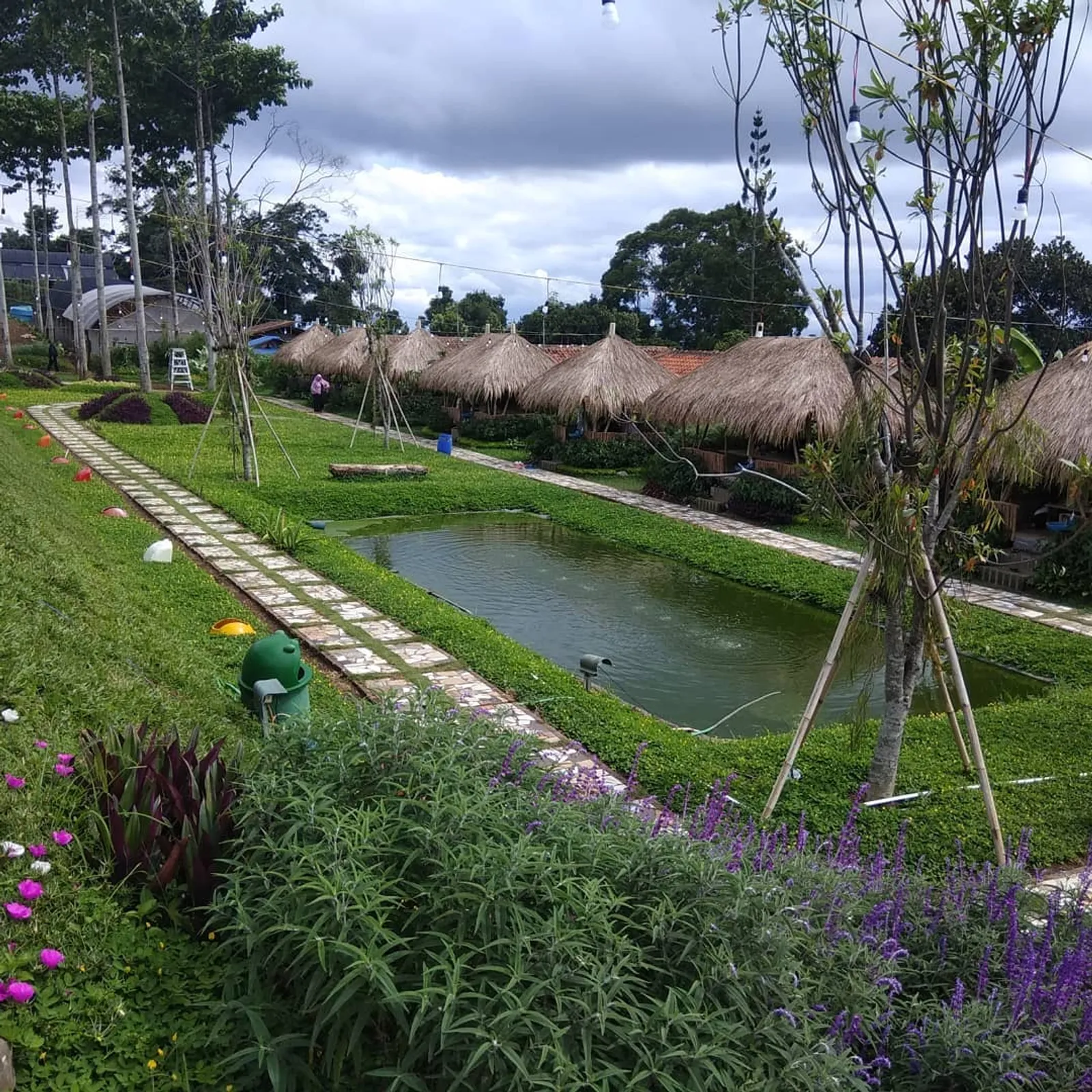 23 Tempat Makan Enak di Bandung yang Murah dan Terkenal