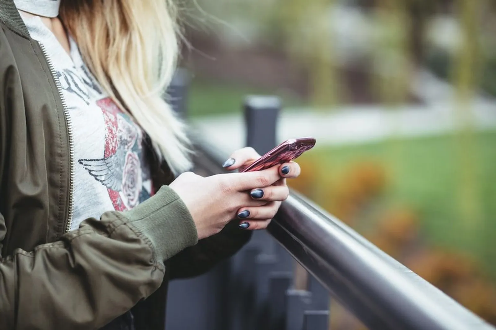 Chat Mulai Membosankan? Ini 9 Cara Mengatasi Dry Texting di Dating App