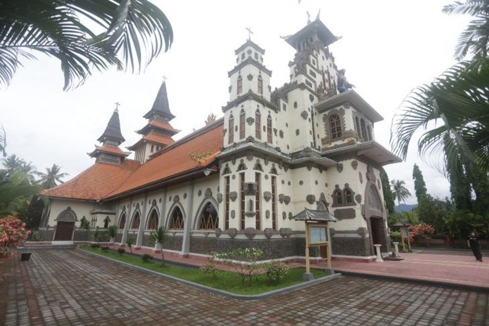 Ada Berbentuk Mirip Vihara, Inilah 9 Gereja Unik di Indonesia